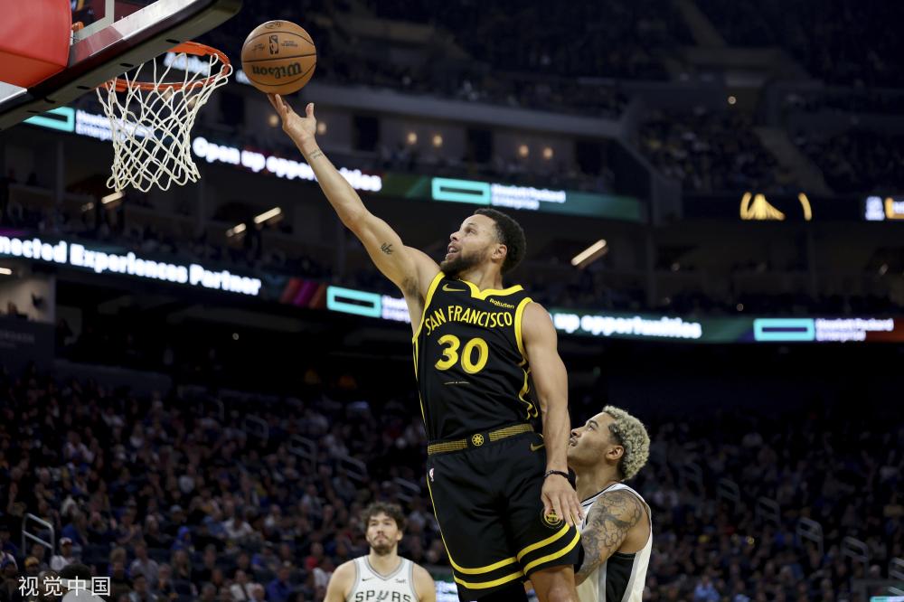 她通过刻苦 她通过刻苦